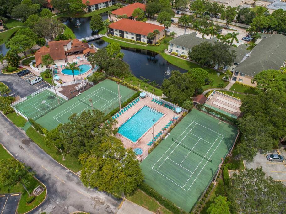 Апартаменти Minutes To Anna Maria Island Брейдентон Екстер'єр фото