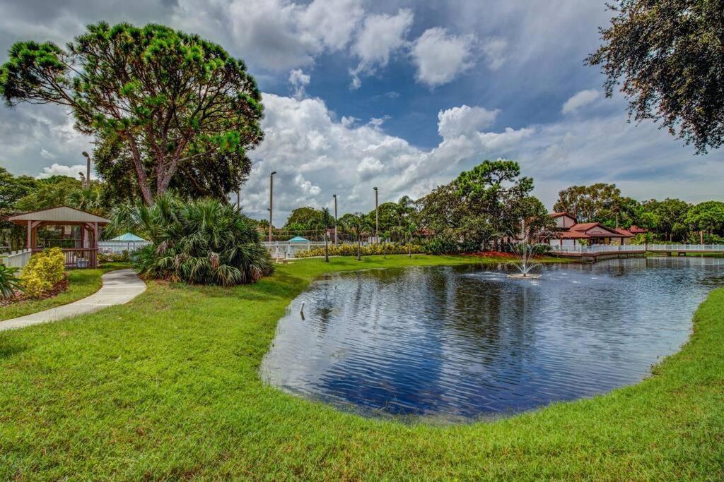 Апартаменти Minutes To Anna Maria Island Брейдентон Екстер'єр фото