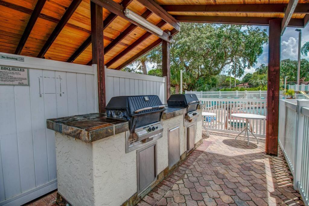 Апартаменти Minutes To Anna Maria Island Брейдентон Екстер'єр фото
